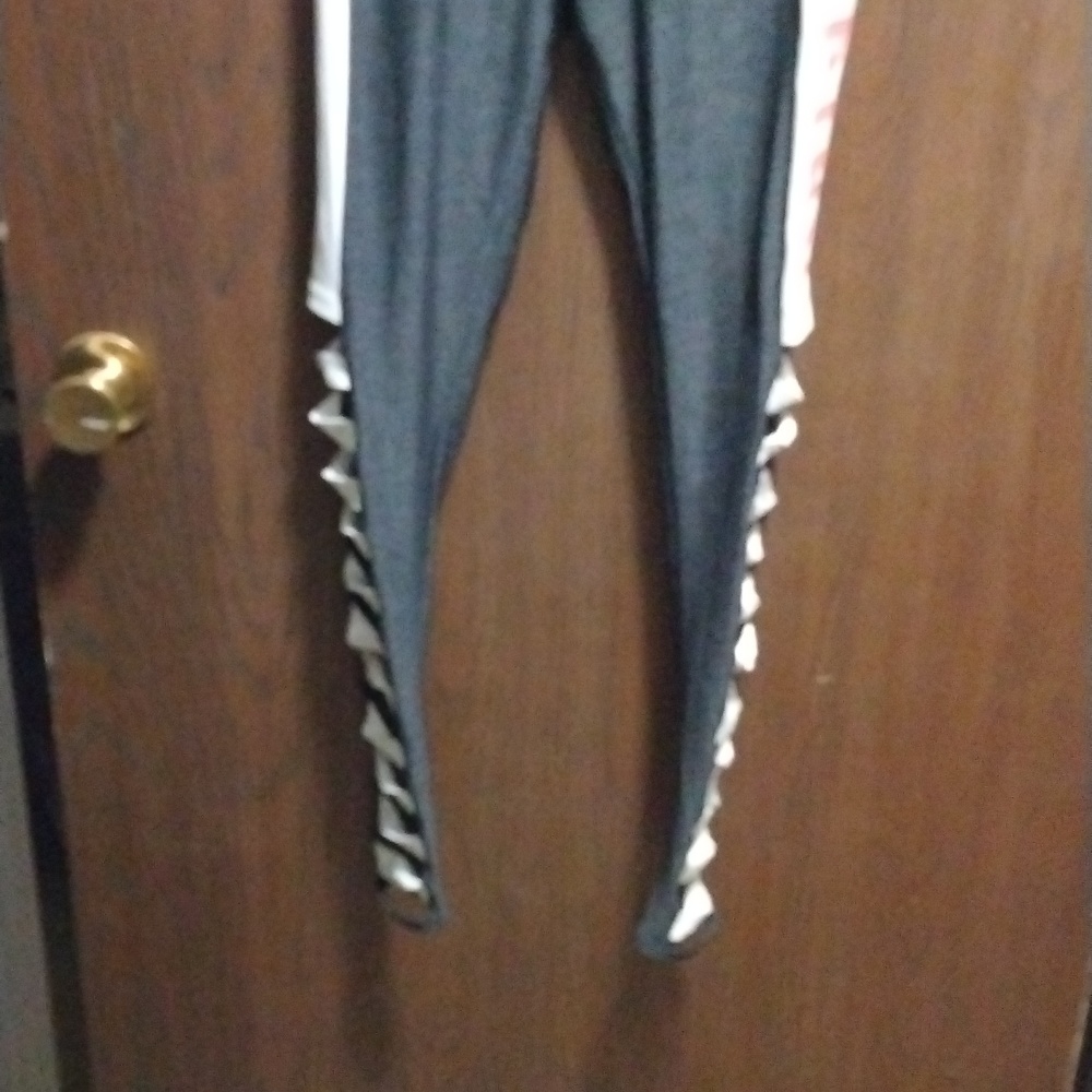 PINK Ultimate Cut Out Style Leggings - Picture 2 of 7